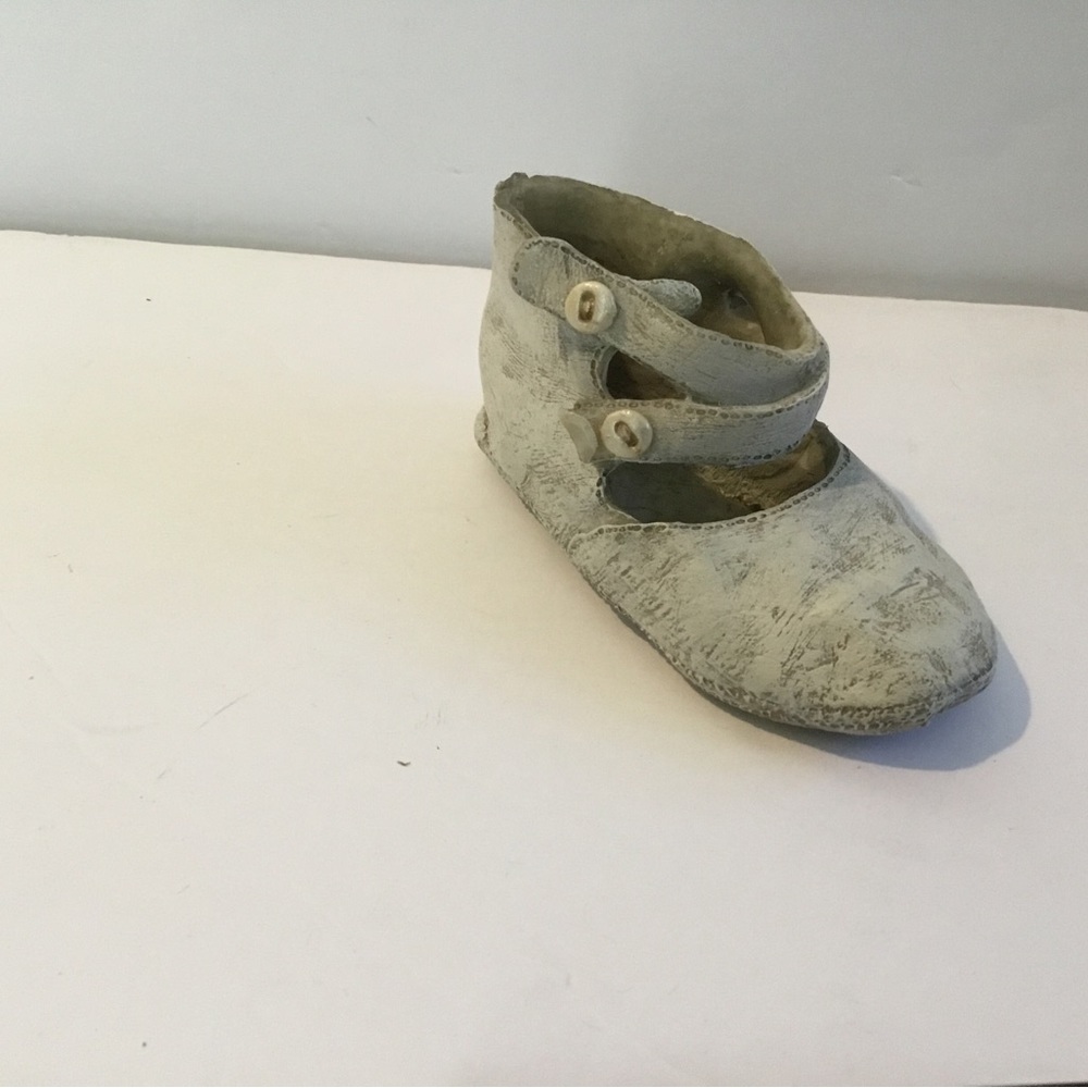 Boyd’s Bear-foot friend, girl resin shoe by TB 2001. Vintage